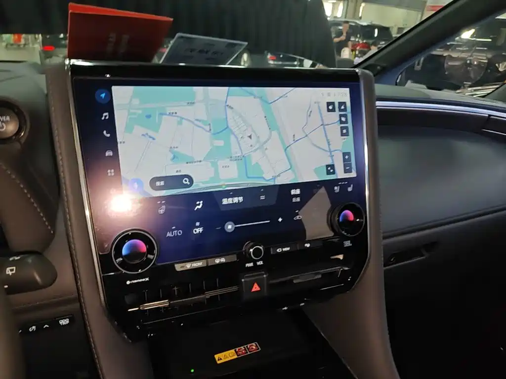 Toyota Alphard — миниатюра 13