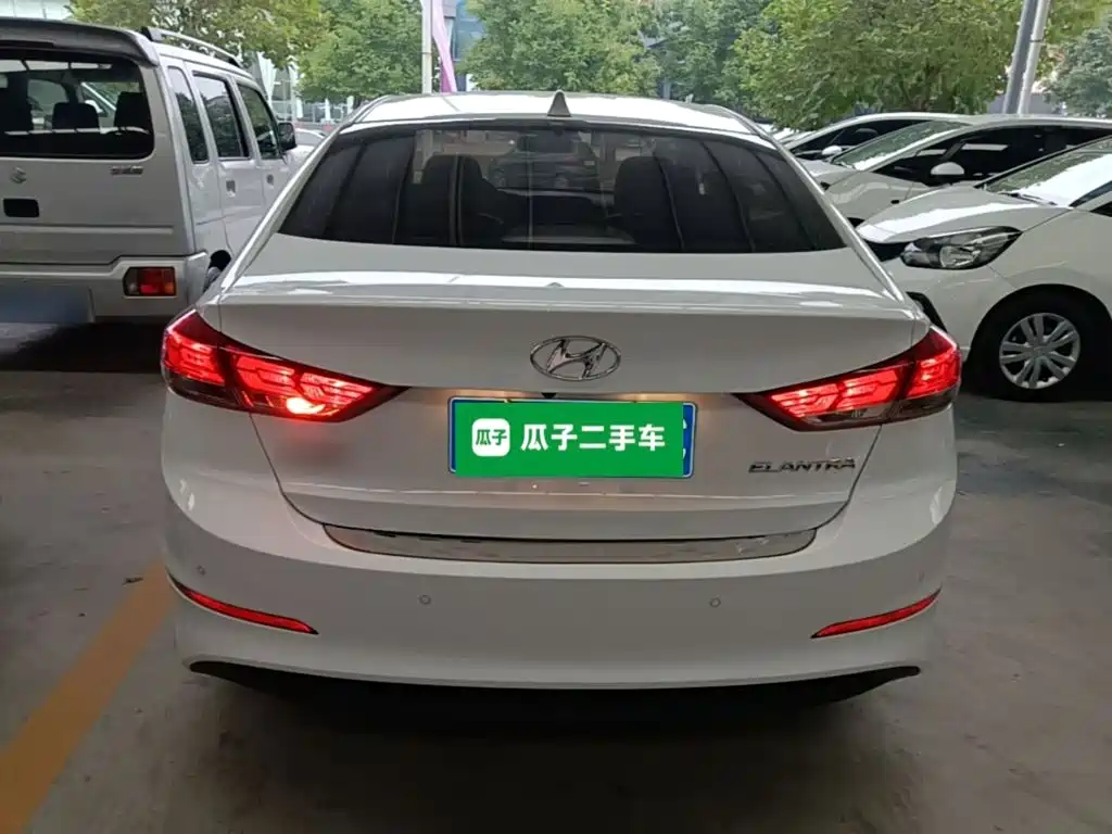 Hyundai Elantra — миниатюра 6