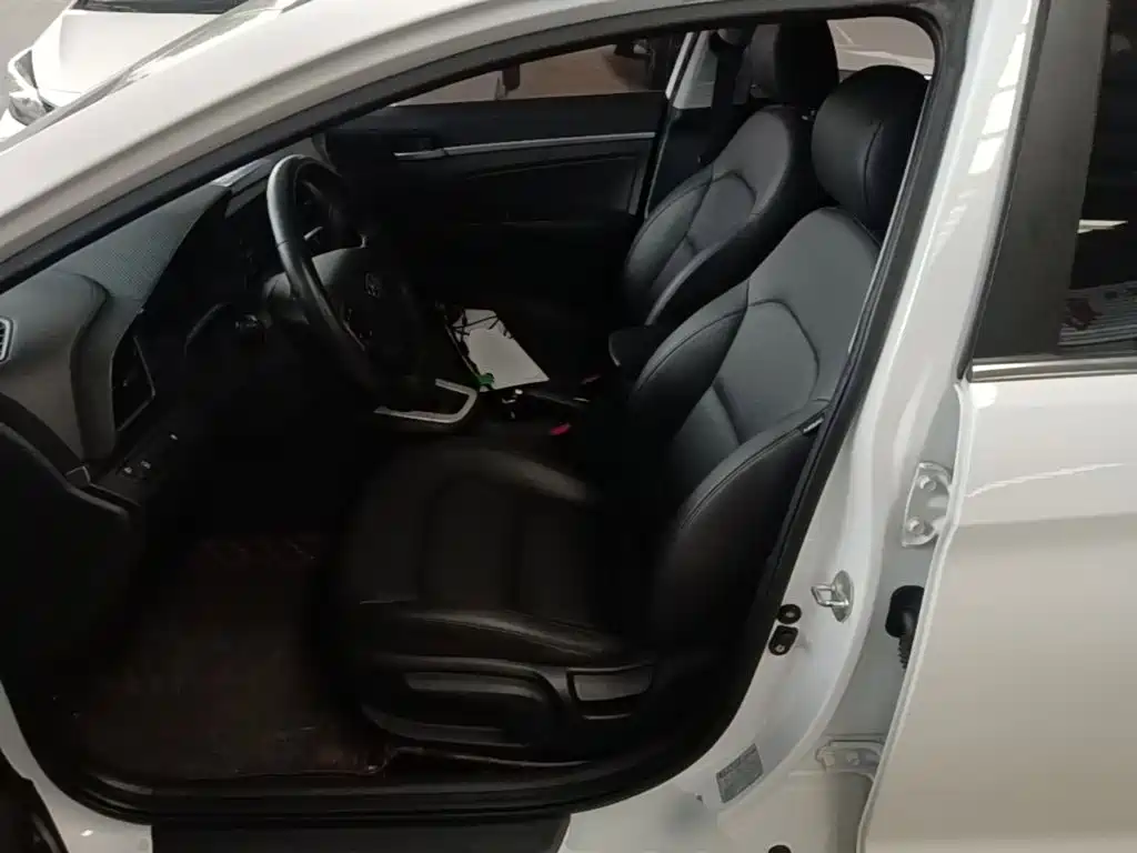 Hyundai Elantra — миниатюра 15