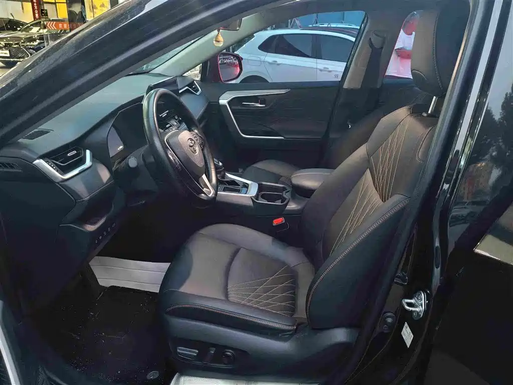 Toyota RAV4 — миниатюра 5
