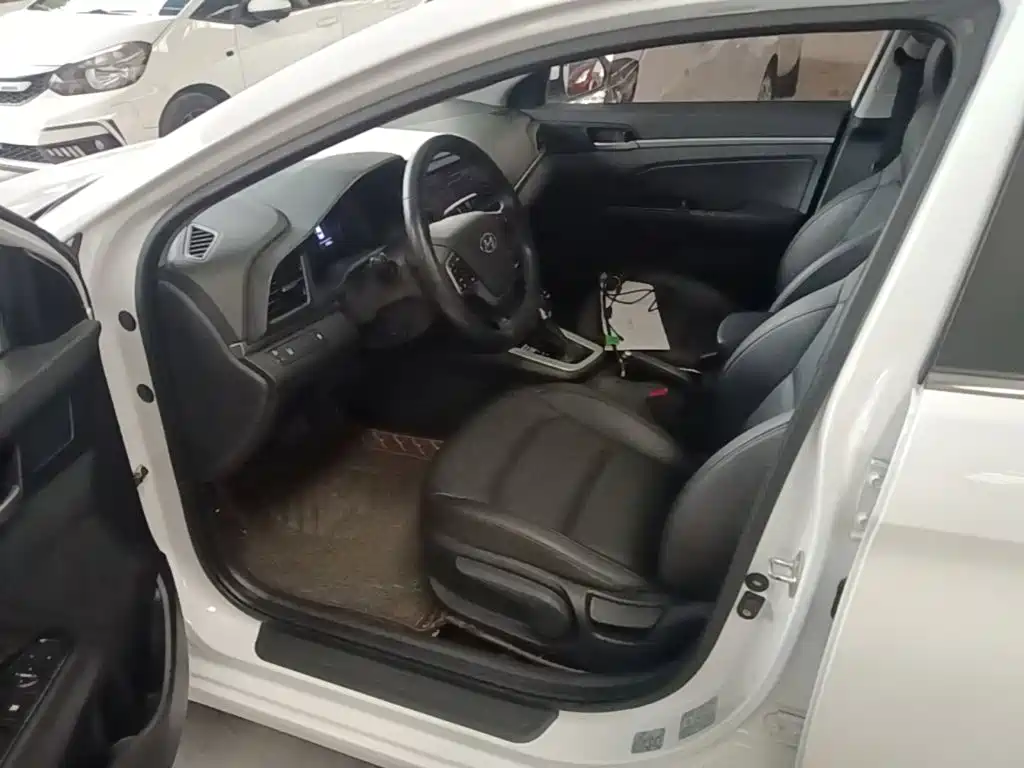 Hyundai Elantra — миниатюра 16