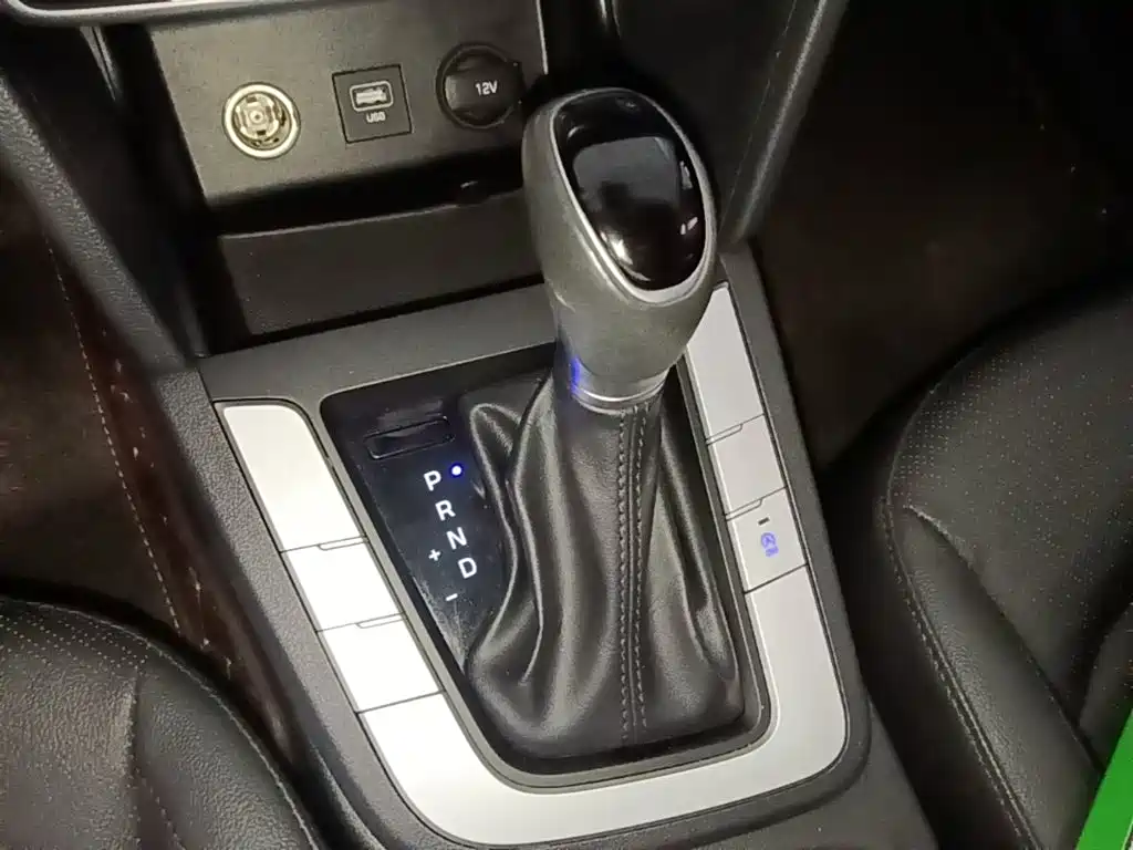 Hyundai Elantra — миниатюра 14