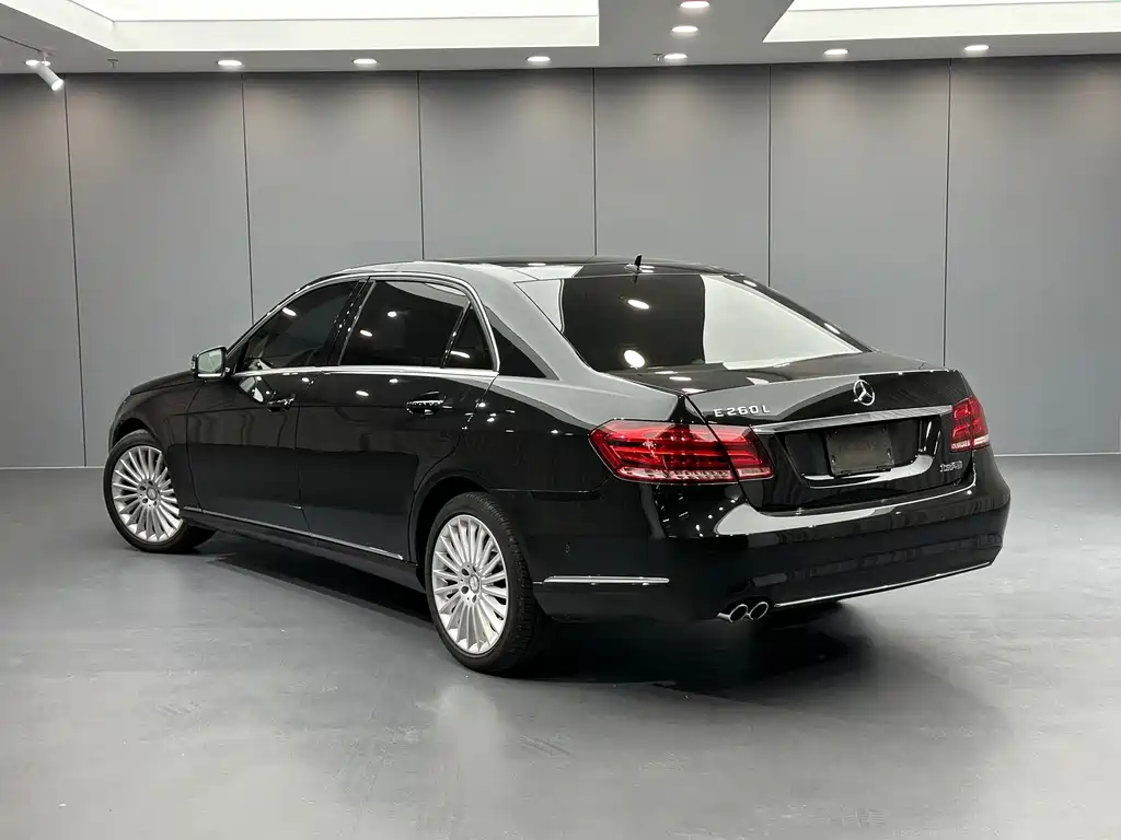 Mercedes-Benz E-Class — миниатюра 6