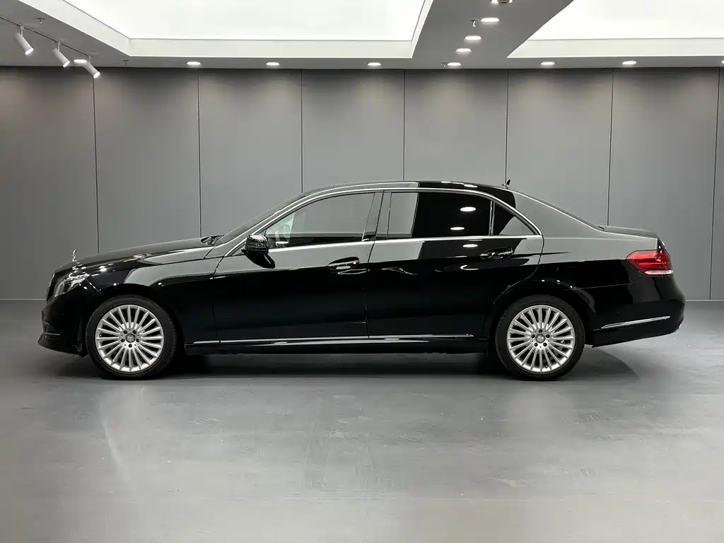 Mercedes-Benz E-Class — миниатюра 7