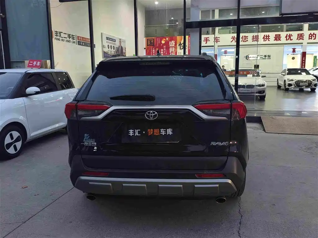 Toyota RAV4 — миниатюра 3