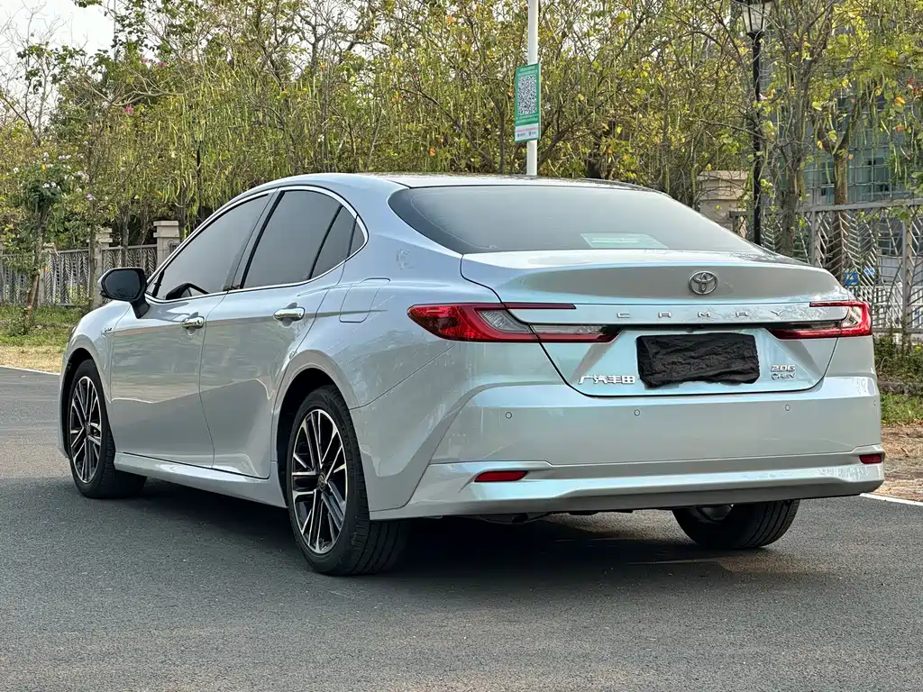Toyota Camry — миниатюра 4