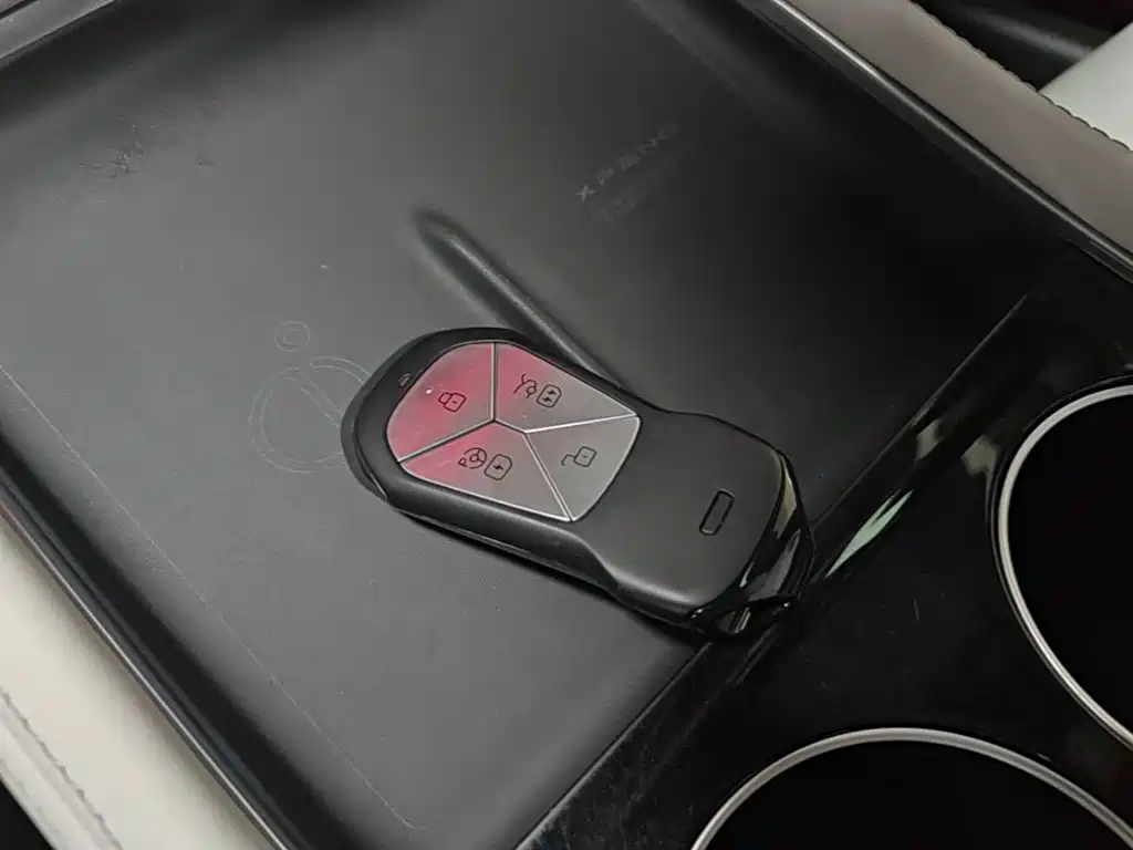XPeng P7 — миниатюра 9