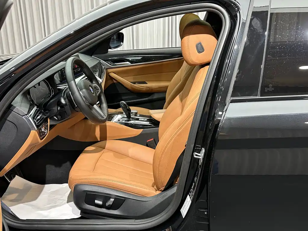 BMW 5 Series — миниатюра 9