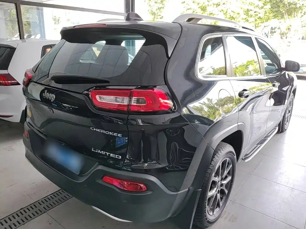Jeep Cherokee — миниатюра 7