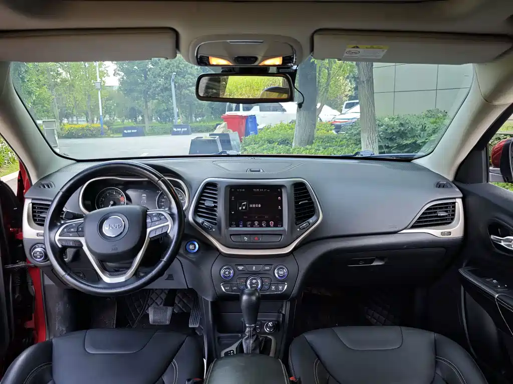 Jeep Cherokee — миниатюра 14