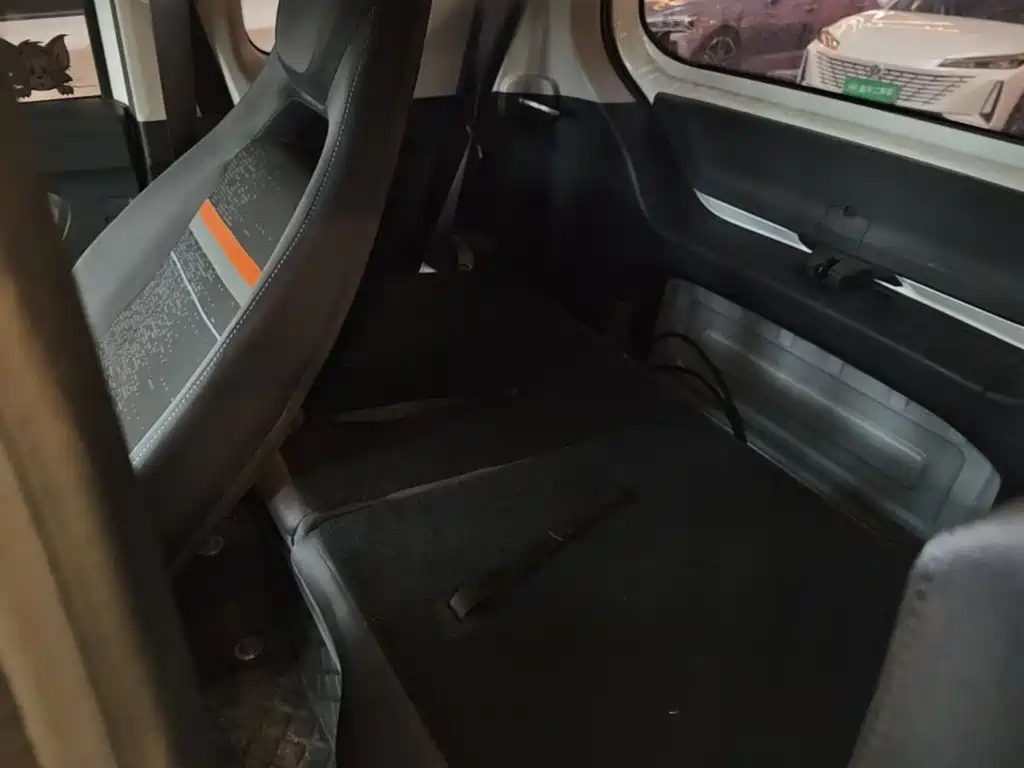 Wuling MINIEV — миниатюра 13