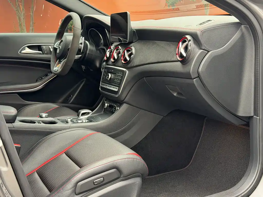 Mercedes-Benz GLA AMG — миниатюра 4