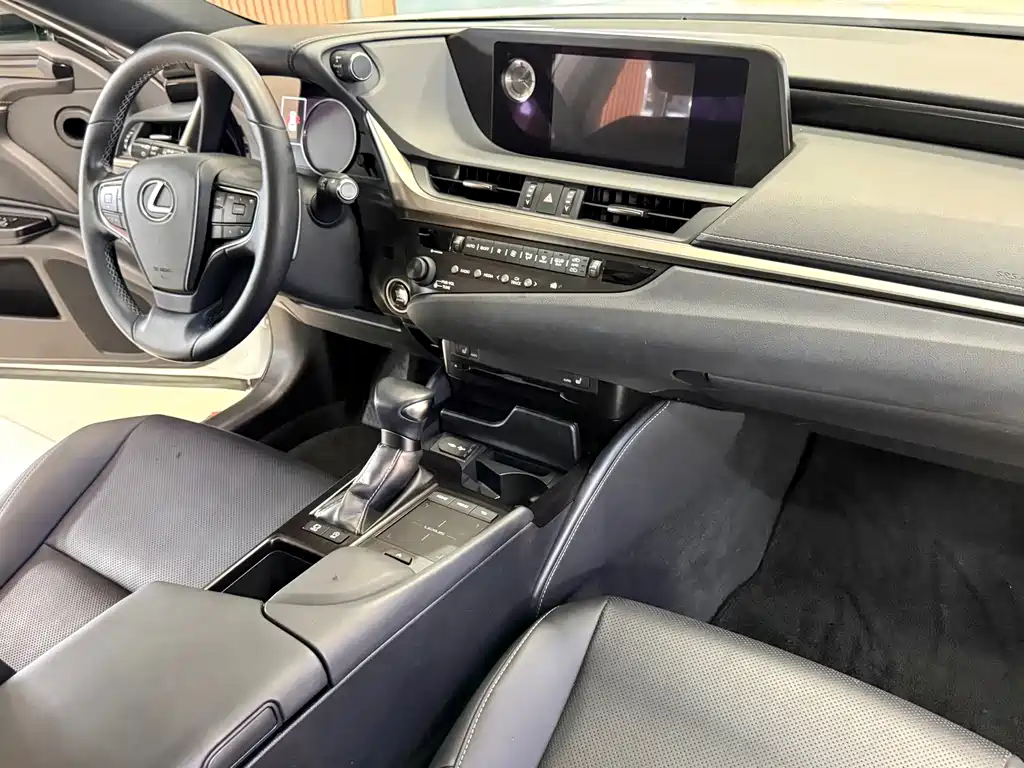 Lexus ES — миниатюра 11