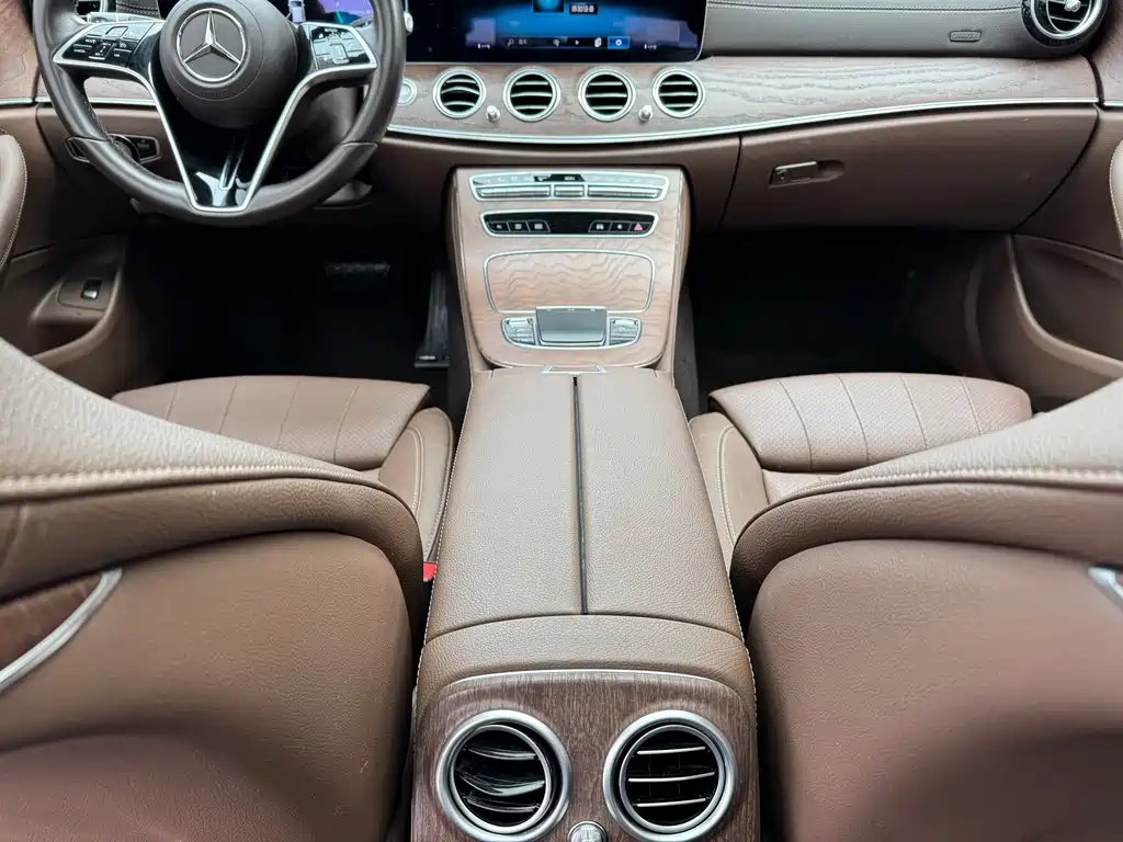 Mercedes-Benz E-Class — миниатюра 7