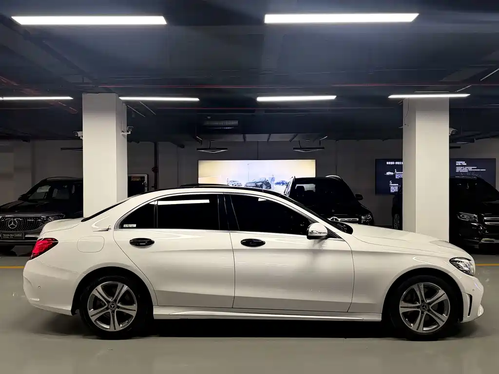 Mercedes-Benz C-Class — миниатюра 4