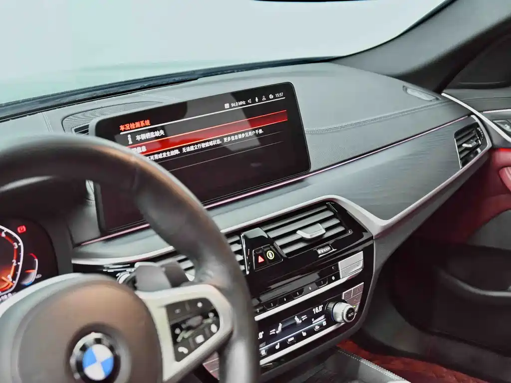 BMW 5 Series — миниатюра 10