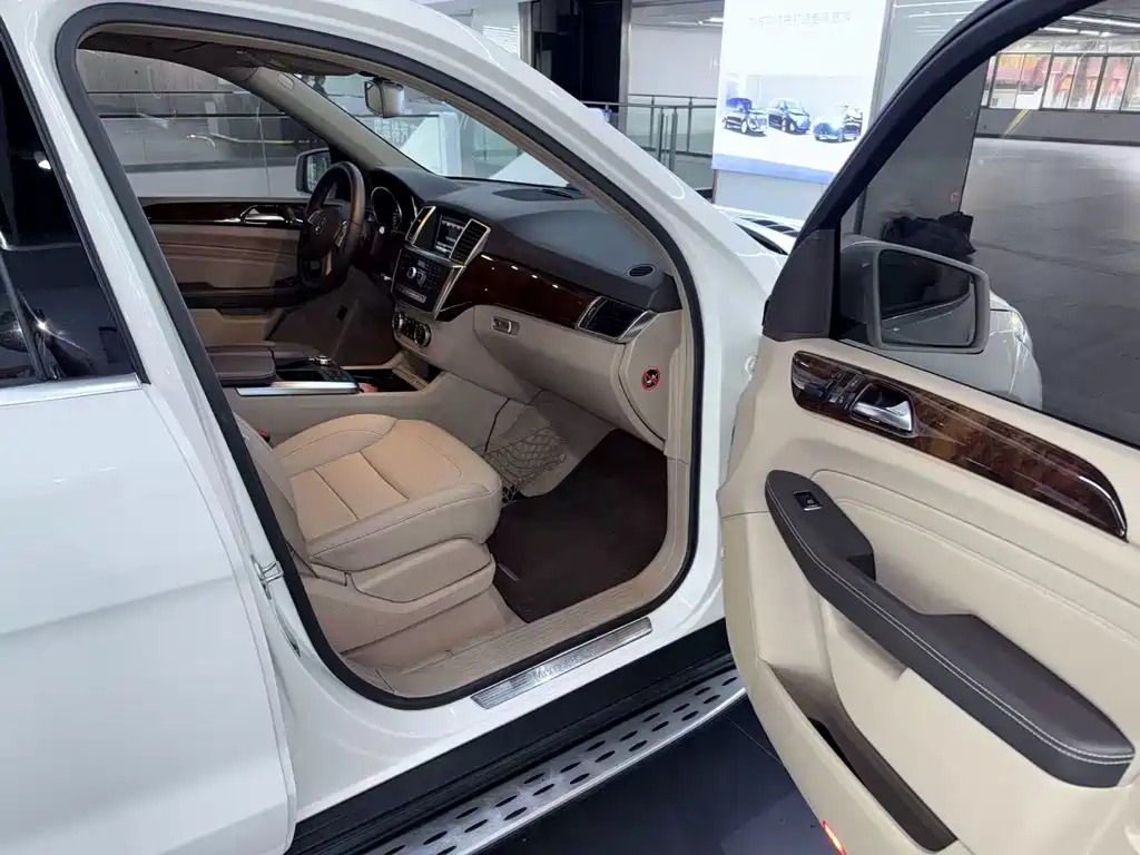 Mercedes-Benz M-Class — миниатюра 10
