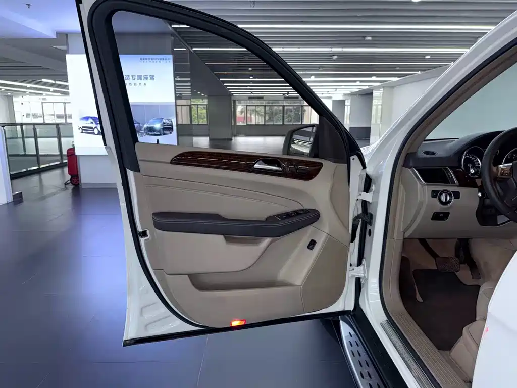 Mercedes-Benz M-Class — миниатюра 16