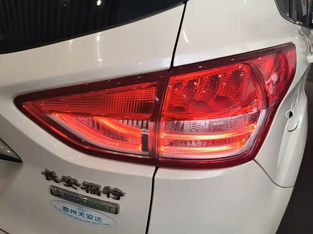 Ford Kuga — миниатюра 8