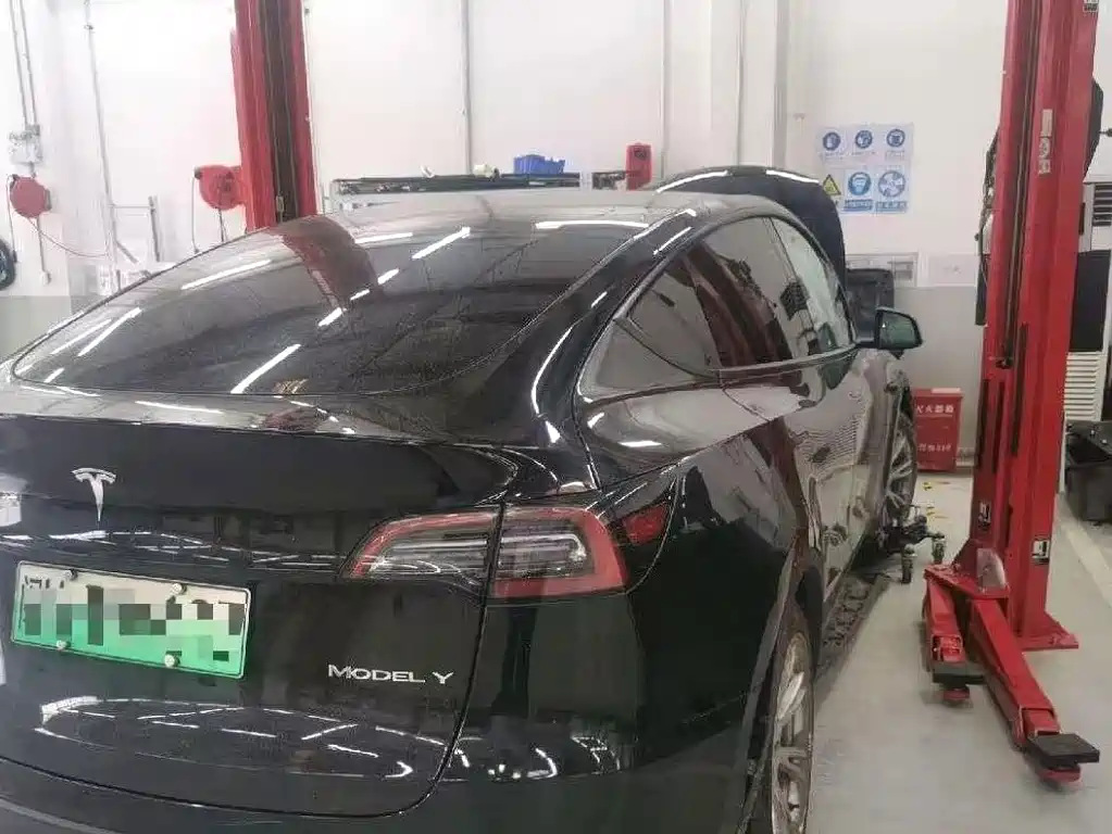 Tesla Model Y — миниатюра 18