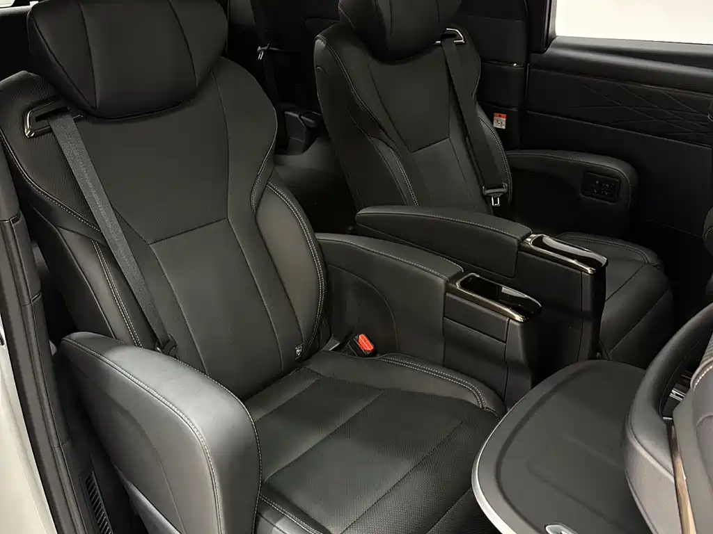 Toyota Alphard - фото 5