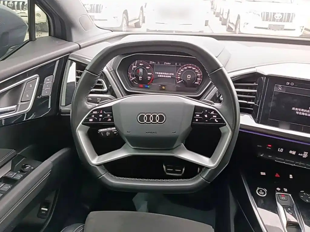 Audi Q4 e-tron — миниатюра 11