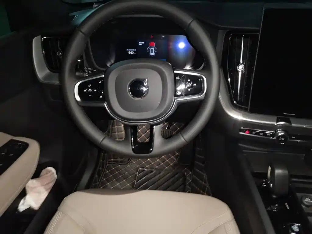 Volvo XC60 — миниатюра 6