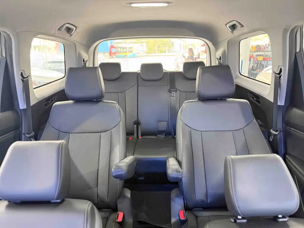 Wuling Jiachen — миниатюра 5