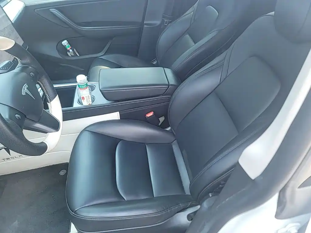 Tesla Model Y — миниатюра 15