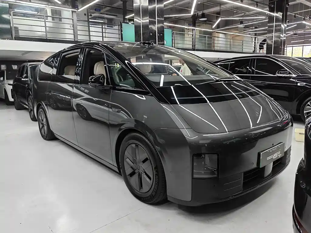 Li Auto Li MEGA — миниатюра 2