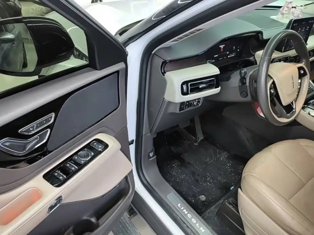 Lincoln Aviator (Import) — миниатюра 16