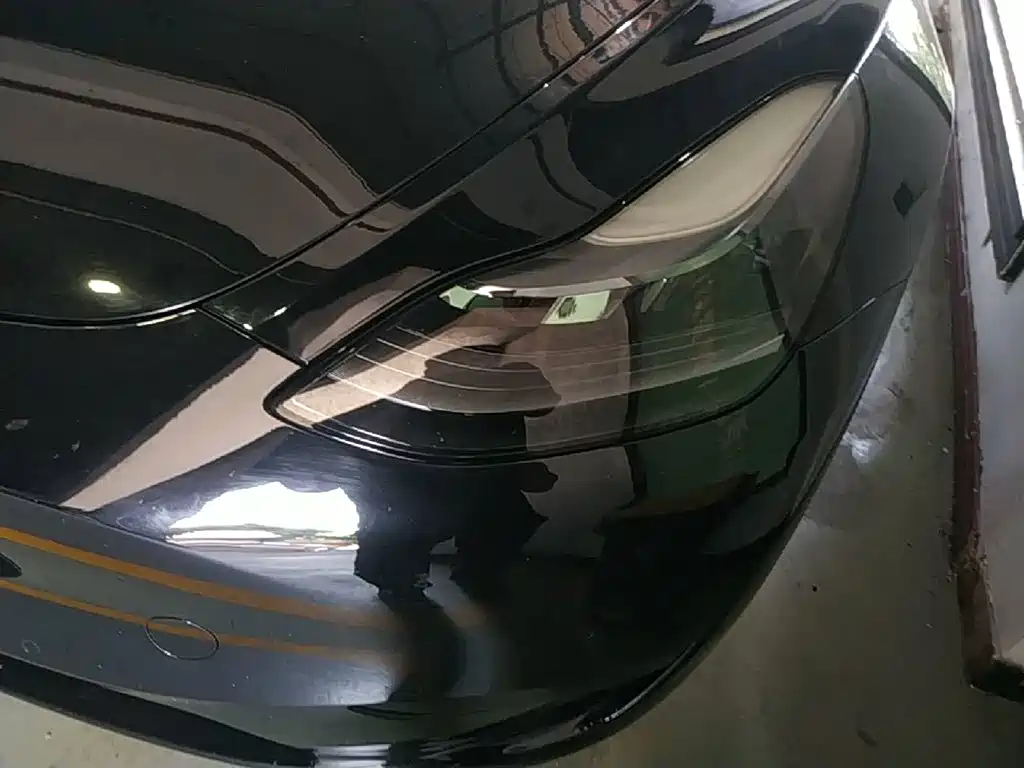 Tesla Model Y — миниатюра 24