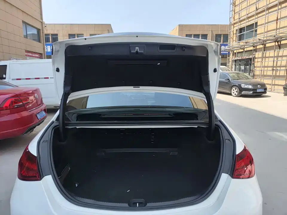 Mercedes-Benz C-Class — миниатюра 8