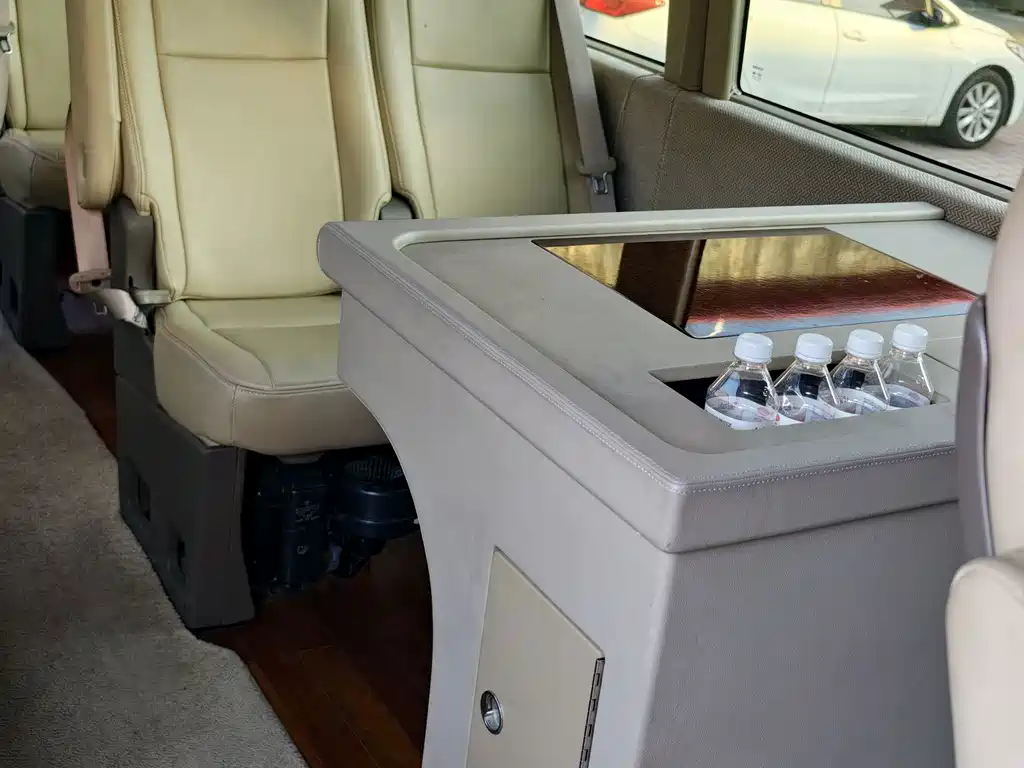 Toyota Coaster — миниатюра 7