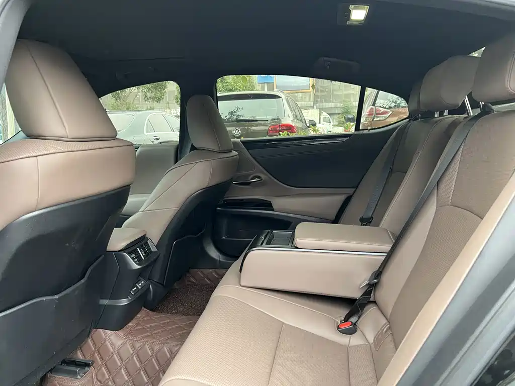 Lexus ES — миниатюра 11