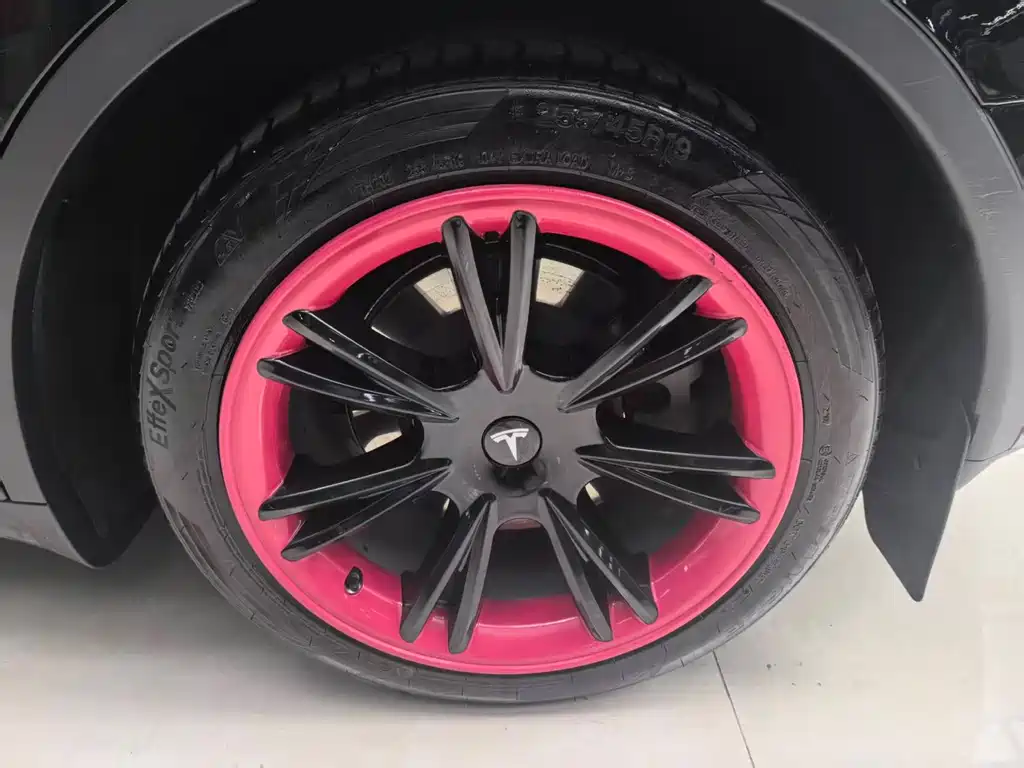 Tesla Model Y — миниатюра 7