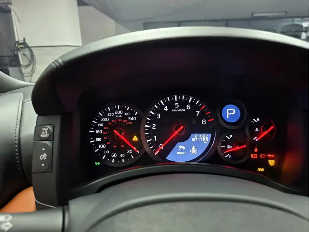Nissan GT-R — миниатюра 6