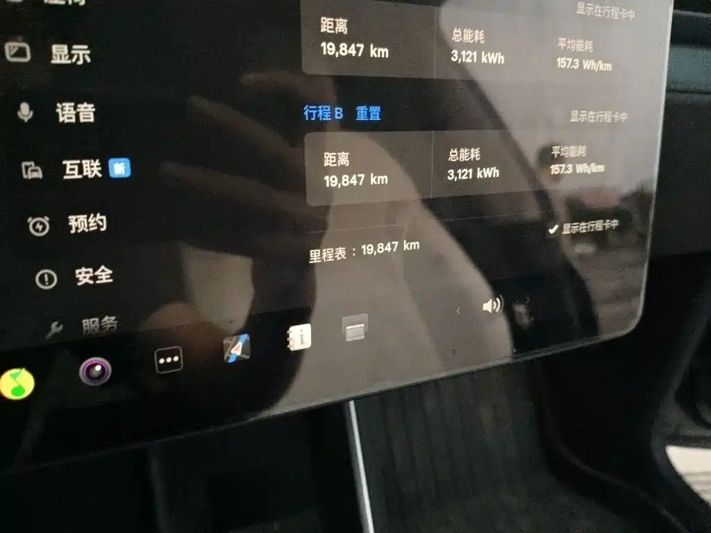 Tesla Model Y — миниатюра 5