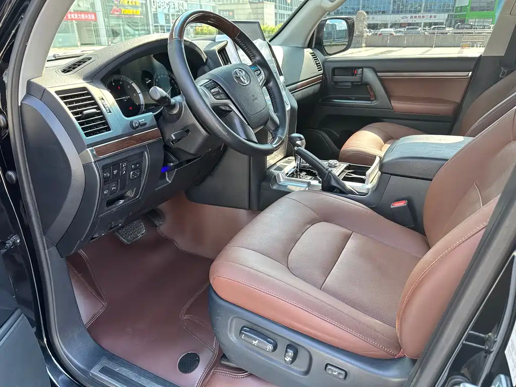 Toyota Land Cruiser — миниатюра 8