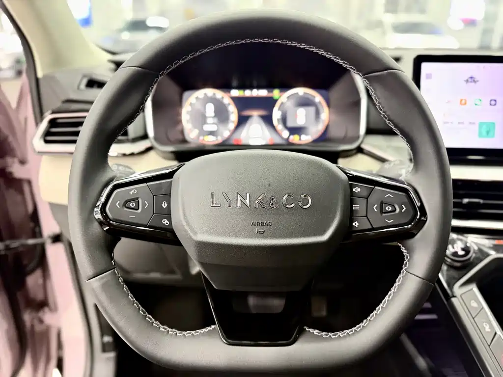 Lynk & Co 06 — миниатюра 13