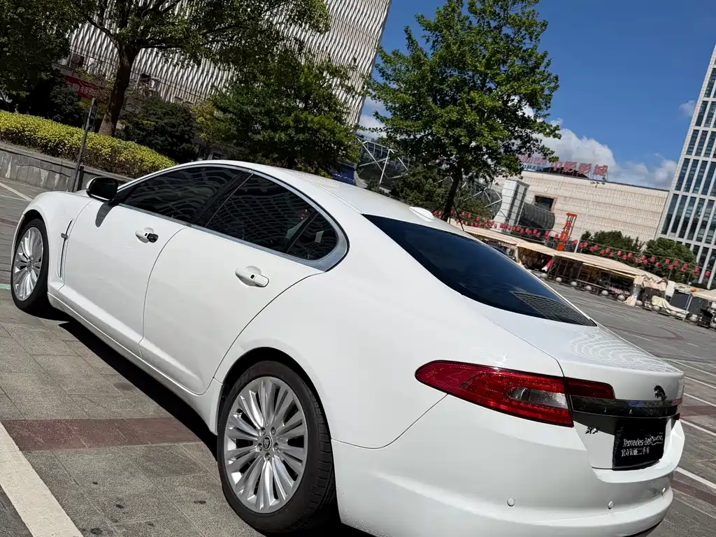 Jaguar XF — миниатюра 8