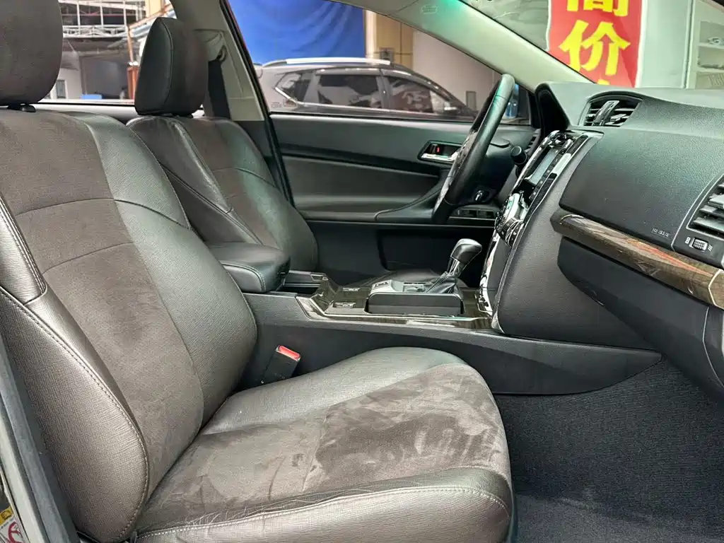 Toyota Reiz — миниатюра 6