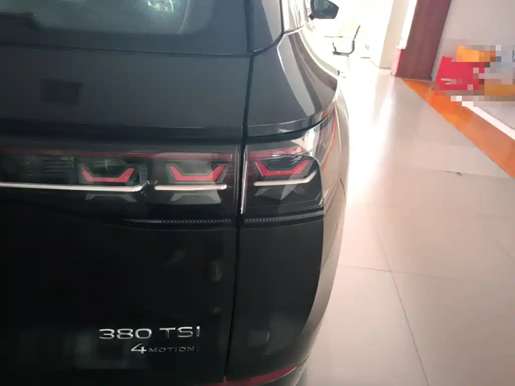 Volkswagen Tavendor 2023 380TSI R-Line