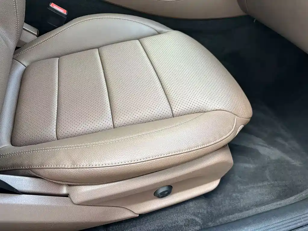 Mercedes-Benz E-Class — миниатюра 23
