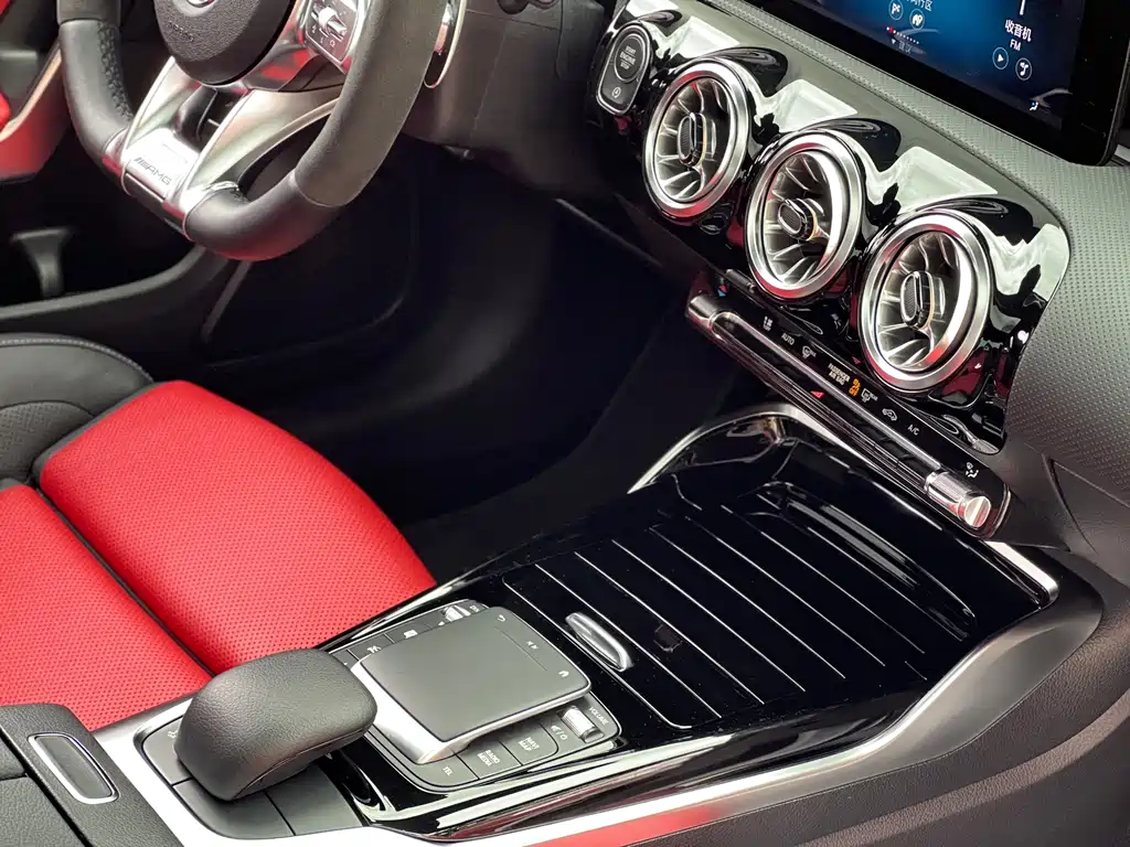 MERCEDES-BENZ CLA AMG