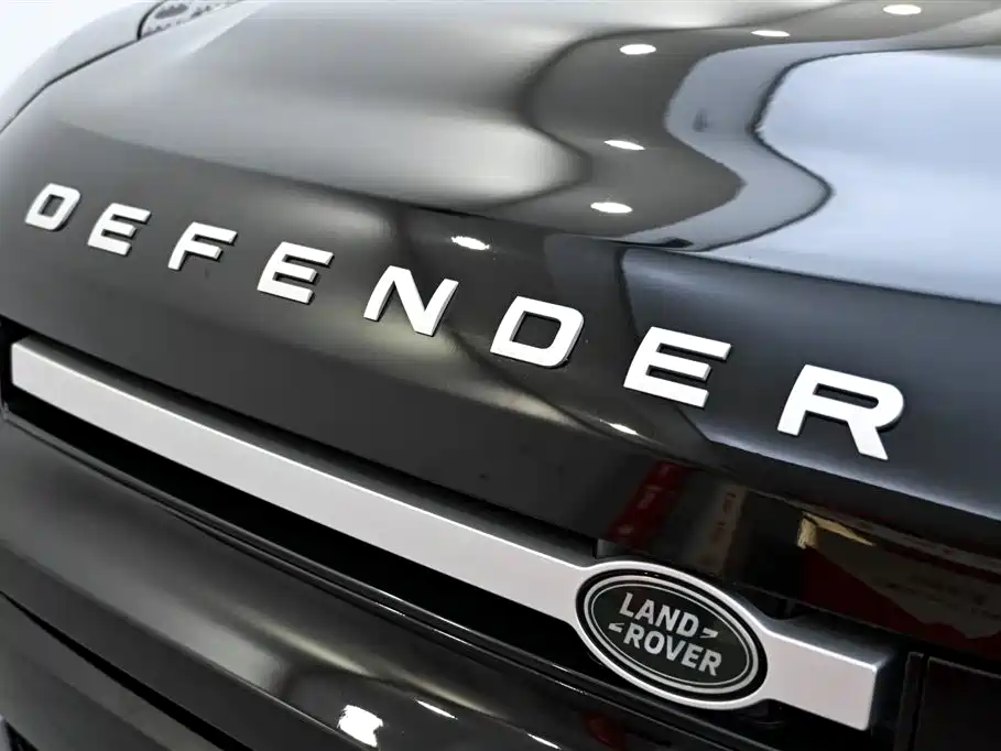 LAND ROVER DEFENDER