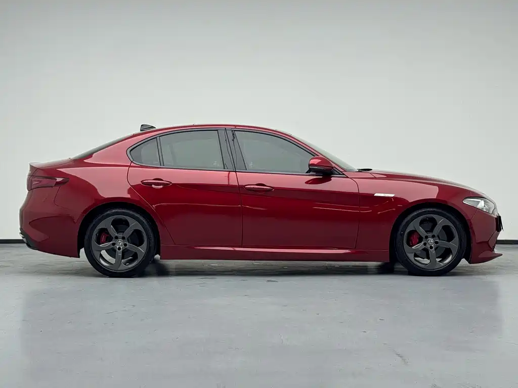 Alfa Romeo Giulia — миниатюра 8