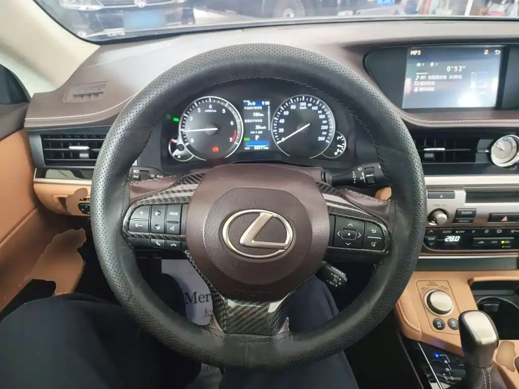 Lexus ES — миниатюра 7