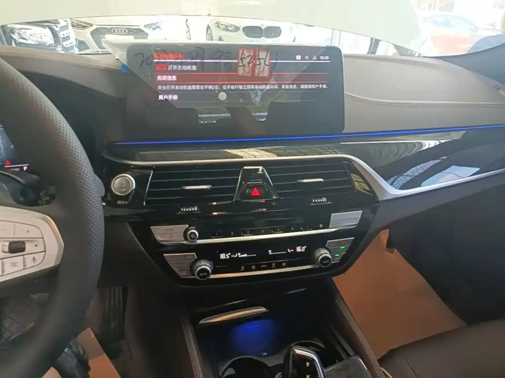 BMW 5 Series — миниатюра 13