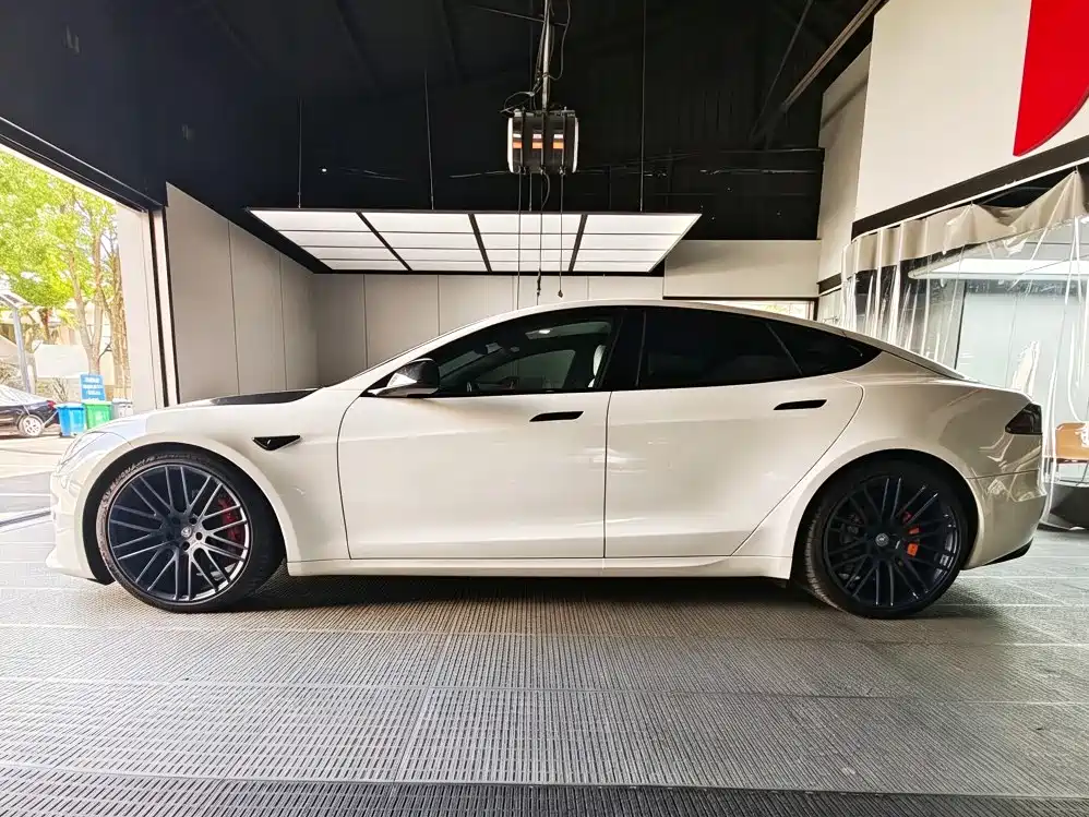 Tesla Model S — миниатюра 5